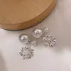 Pendientes Minimalistas Únicos y Sofisticados con un Diseño Sencillo y Moderno, Versátiles Pendientes de Botón de Flor de Perla de Lujo Ligero