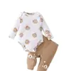 Conjunto de Tres Piezas para Bebé Niño Recién Nacido Transfronterizo Primavera y Otoño: Mameluco de Manga Larga con Dibujo de Oso + Pantalones Largos de Canalé + Gorro