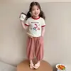 Conjunto de Verano para Niñas 2026 Nueva Moda Infantil Pantalones a Cuadros Conjunto de Dos Piezas para Niñas Camiseta de Manga Corta para Bebé Ropa de Verano