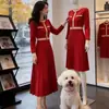 Vestido de Punto Rojo Estilo Chanel para Mujer, Otoño e Invierno, Lujo Ligero, Sensación de Alta Gama, Ceñido a la Cintura, Adelgazante, Elegante, Impresionante Vestido Largo