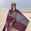 Abrigo de Punto Étnico Rojo para Mujer con Bufanda Caliente