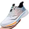 Sapatos Masculinos de Primavera e Verão, Tênis Esportivos Respiráveis de Malha, Tênis de Corrida Ultra-Leves com Solado Macio, Antiderrapantes e Amortecedores, Sapatos Casuais Versáteis para Estudantes