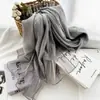 Bufanda Transpirable Ligera de Mezcla de Seda de Morera de Nuevo Estilo Transfronteriza con Rayas Verticales y Hilo Dorado, Bufanda Elegante de Alta Gama para Mujer