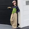Conjunto de Outono para Meninas 2026 Novo Estilo Crianças Médias e Grandes Moda Design Estiloso Senso de Estilo Conjunto de Calça Cargo Falso de Duas Peças