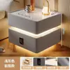 Mesita de Noche Inteligente, Diseño Flotante, Nuevo Modelo 2026, Dormitorio, Madera Maciza Completa, Lujo Ligero, Sensación de Alta Gama, Moderno Sencillo, Luz con Sensor de Moda