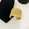 Pulseras Metálicas Exageradas Transfronterizas Europeas y Americanas, Lujo Ligero, Pulseras de Nicho de Alta Gama, Elegantes a la Moda, Pulseras de Estilo Genial para Mujer