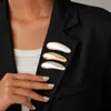 Broche Metálico Largo en Forma de Gota Brillante Europeo y Americano, Pin Versátil Geométrico Simple, Accesorio de Nicho de Gama Alta para Mujeres