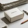 Caja de Cartón Corrugado Ecológica Personalizada Reciclada Recubrimiento UV MOQ Bajo Gofrado Tira de Apertura Auto-sellante para Envíos Regalo