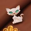 Gato negro y gato blanco atraparon un ratón es un buen broche de gato nueva personalidad gato cristal accesorios versátiles para traje pin