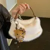 Outono e Inverno Mais Vendido Bolsa Peluda Fofa Feminina 2026 Nova Moda Versátil Bolsa Transversal Bolsa Peluda Pequena Bolsa de Mão Tote
