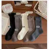 Calcetines de algodón para mujer de otoño e invierno hasta la pantorrilla, calcetines para mujer con patrón oscuro antiolor, calcetines dulces con encaje, calcetines sin costuras, calcetines largos apilables