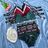 Conjunto Sexy de Lingerie com Renda de Malha Bordada Coração com Letras