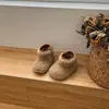 Botas de algodón para niñas de invierno, zapatos peludos para niños, zapatos cálidos para bebé, botas de nieve para lactantes, zapatos de algodón para niños pequeños, zapatos de invierno para niños