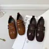 Sapatos plataforma retrô estilo britânico de cano baixo, coleção de outono, bico quadrado, com tiras decorativas, sapatos femininos de sola única, novo estilo 2026