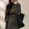 Vestido Feminino de Outono com Gola Alta Francesa, Mangas Bufantes e Estampa de Bolinhas, Design Transfronteiriço, Cintura Marcada, Peça Base, Longo que Molda o Corpo