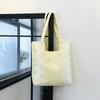 Bolsa tote feminina moderna, casual, texturizada e com grande capacidade, modelo novo para o verão de 2025.