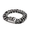 Pulsera de calavera de acero de titanio con patrón retro dominador europeo y americano, personalidad punk para hombre, joyería de moda de acero inoxidable al por mayor