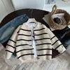 Liquidación, sin devoluciones ni cambios, 20 yuanesCárdigan de punto infantil MaiBao, chaqueta de lana casual a rayas para niños