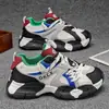 Zapatillas de papá para hombre adecuadas para todas las estaciones, con un diseño de malla transpirable, únicas y modernas, versátiles, de suela gruesa, zapatillas casuales y cómodas