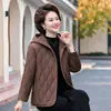 Chaqueta acolchada de algodón a la moda estilo abuela que reduce la edad para madres, abrigo de algodón de invierno con capucha para mujeres de mediana edad y mayores, prenda de abrigo ligera, cálida y elegante