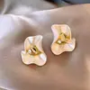 Brincos Irregulares de Pétalas Estilo Retro Francês Hong Kong para Mulheres, Brincos Plissados de Moda de Luxo Leve, Brincos Exagerados Simples Exquisitos
