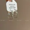 Brincos de Argola Metálicos de Camadas de Alto Padrão Estilo Europeu e Americano Mesma Peça de Influenciadores e Blogueiros Brincos Simples de Nicho Versáteis para Mulheres