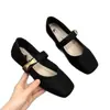 Sapatilhas Mary Jane femininas estilo retrô francês com bico quadrado, novo modelo outono 2026, design raso delicado, adequadas para combinar com saias