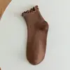 Calcetines de mujer con borde de volantes para otoño e invierno, calcetines cortos de encaje de algodón absorbentes de sudor, calcetines JK de estilo japonés para maternidad, venta al por mayor desde Zhuji