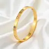 Pulseira de Aço Inoxidável Mais Vendida para Mulheres, Pulseira Circular de Alto Padrão Banhada a Ouro com Diamantes, Joia Tendência de Aço Titânio de Luxo Leve
