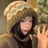 Gorro de punto estilo coreano con pompón para proteger las orejas para mujer, gorro de punto trenzado acogedor de invierno, cálido con cordones, hace que la cara parezca más pequeña, gorro sin vuelta