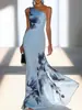 2026 Novo Estilo Europeu e Americano Marca Independente Vestido Longo Azul Estampado de Um Ombro Elegante Temperamento Vestido de Gala