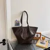 Bolso tote de alta gama, minimalista, para mujer, nueva moda 2026, gran capacidad, versátil, para el trabajo, bolso de hombro plisado