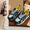 Populares zapatillas de entrenamiento alemanas de malla transpirable para mujer, nuevas zapatillas ligeras de otoño 2026 que hacen que los pies parezcan más pequeños, zapatillas deportivas casuales para mujer