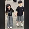 26 Moda Tendencia Tiktok Estilo Coreano Marca Trendy Pedrería Manga Corta Versátil Holgada Manga Corta Camiseta Padre-Hijo para Niños y Niñas