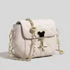 Bolsas Femininas 2026 Estilo Tendência Bolsa Transversal Inspirada na Chanel Acolchoada Versátil Bolsa de Corrente Elegante Bolsa de Ombro Pequena Quadrada