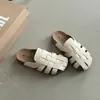 Sandalias de Mujer para Exteriores con Suela Gruesa Antideslizante, Tejidas, Caladas, Estilo Niche, Cerradas, Slip-On, Cómodas y Versátiles, Verano 2026