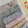 El Fabricante Proporciona Tela de Felpa Desgastada de Piel de Conejo de Poliéster de 290g en Stock, Adecuada para Juguetes, Camas para Mascotas y Materiales de Ropa