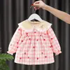 Bata de Niña Princesa Ropa Exterior Babero de Bebé para Comer Impermeable Anti-Suciedad Vestido Invertido Bolsillo para Arroz Delantal Otoño e Invierno