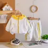 Conjunto Masculino Infantil Primavera e Outono 2026 Novo Estiloso Roupas de Bebê Conjunto de Duas Peças com Capuz Manga Longa Infantil Tendência