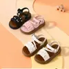 Sandálias Novas para Meninas 2026 Sapatos de Princesa Sola Macia Moda Versátil Estilo Escolar Verão Sandálias Romanas para Meninas Pequenas Atacado