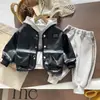 Conjunto de Otoño para Niños 2026 Nuevo Elegante Moderno Ropa Infantil Primavera y Otoño Cuero Manga Larga Conjunto de Tres Piezas