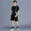Uau, conjunto esportivo casual masculino customizado de secagem rápida para o verão, roupa simples e versátil para treino de corrida, atacado do fabricante