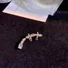 Aretes tipo ear cuff de alta gama estilo francés, clips para hueso de la oreja con forma de serpiente integrados de diamantes completos, diseño de nicho, aretes de moda y versátiles