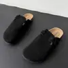 Novas Sandálias Mulas Fechadas Estilo Birkenstock para Primavera e Outono 2026 para Homens e Mulheres com Solas de Cortiça e Fivela de Tira Única, Sapatos Casuais para Casais ao Ar Livre