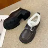 1010-7 Zapatos Pequeños de Cuero con Suela Gruesa para Mujer, Nuevos Zapatos Cálidos de Verano con Forro de Felpa, Mocasines de Tacón Alto, Zapatos de Felpa con Tacón Grueso