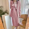 Conjunto de Terno Feminino com Meia Saia 2026 Primavera/Outono Novo Estilo Temperamento Simples Casual Moda Conjunto de Jaqueta e Saia Duas Peças