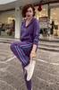 Ropa de Otoño 2025 Nuevo Estilo Coreano Lujo Accesible Alta Gama Sudadera con Capucha y Cierre Rojo Rosado Pantalones Leggings Traje de Dos Piezas para Mujer