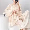 Pijamas de seda de algodón de primavera y otoño para mujer, pantalones finos estampados de verano, sueltos, de talla grande, para chicas gorditas, ropa para el hogar de 200 Jin