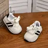 Tênis infantil primavera e outono novo bebê sola macia meninos versátil casual meninas velcro bloco de cor Sapatos Ah Gan