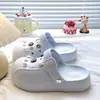 EVA Birkenstock Crocs Botones Retro Creativos DIY Suela Gruesa Ligero Transpirable Verano Exterior Zapatillas de Dedo Cerrado Mujer